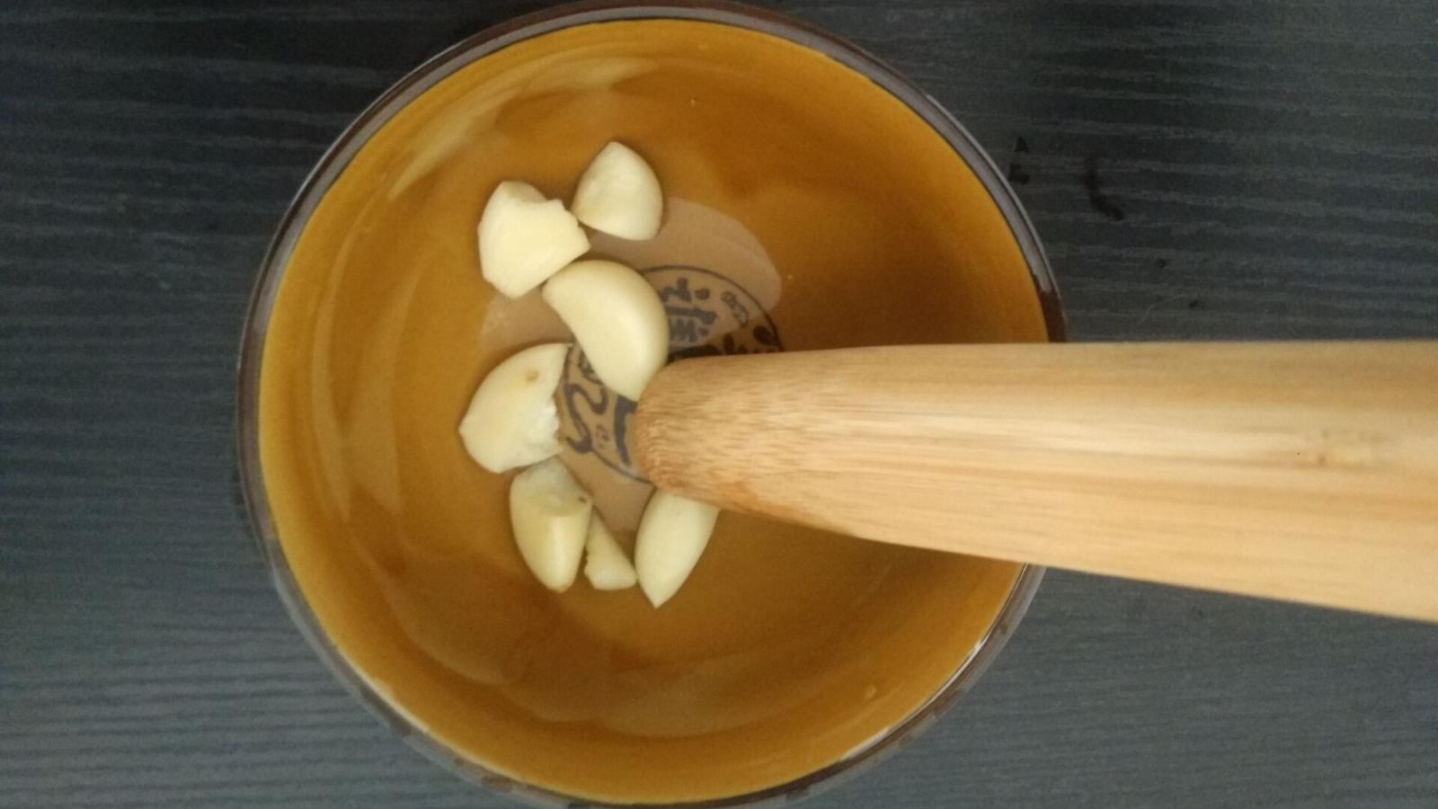 教你做个捣蒜神器,方便又卫生!