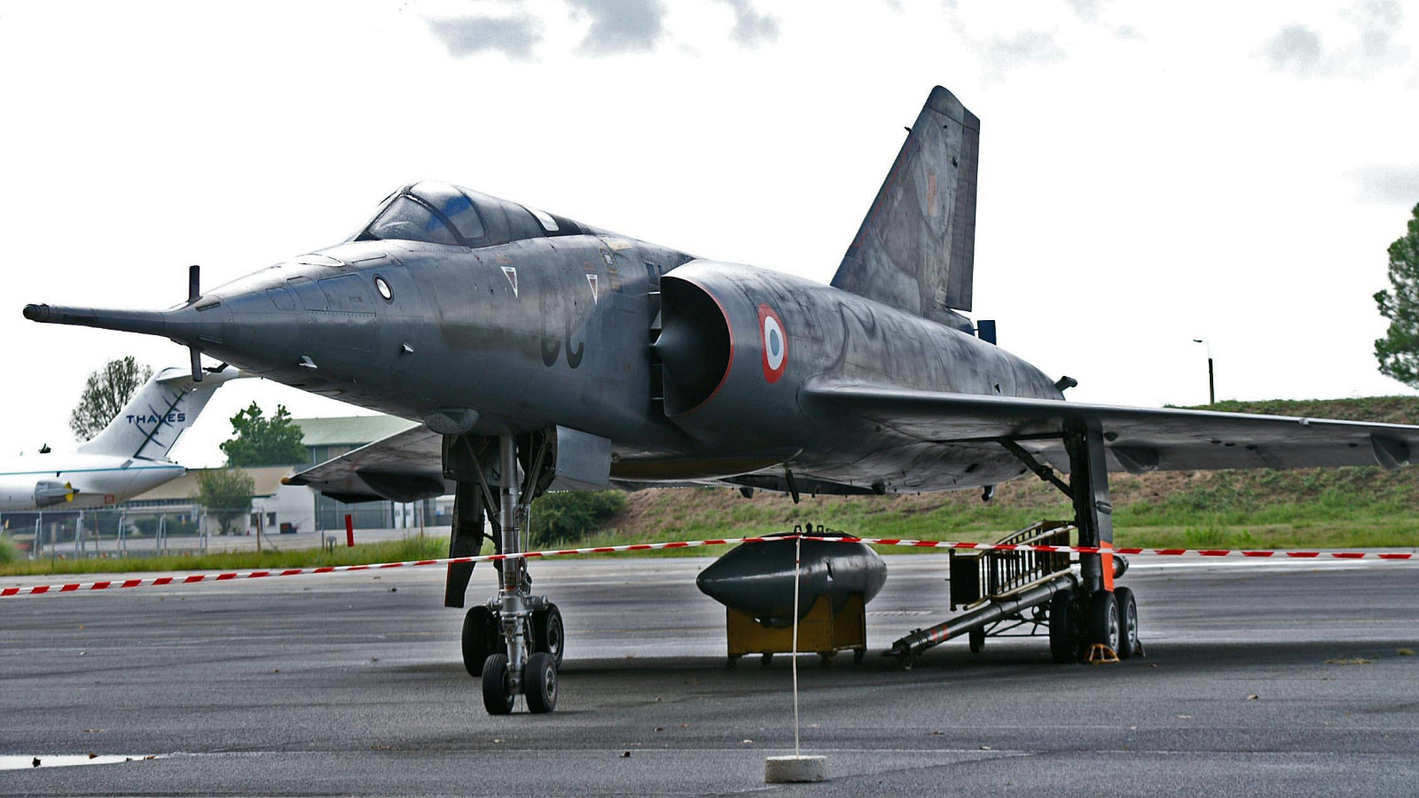 一不常见机型法国幻影Ⅳ轰炸机比战斗机大但比常规轰炸机要小