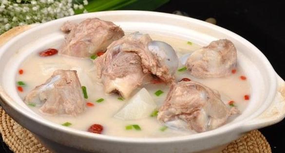 猪棒骨怎么能熬出浓白的汤?