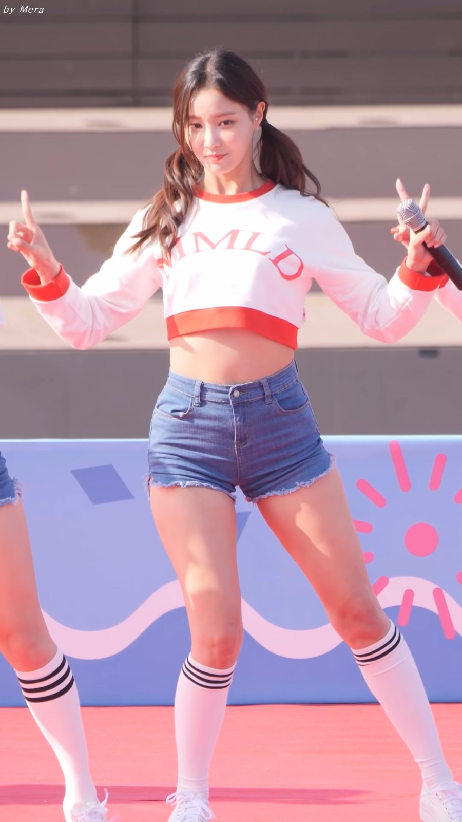 饭拍momoland女团的妍雨小姐姐歌舞baam好美啦