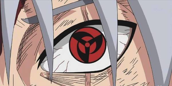 就在带土准备挖鼬的眼睛的时候,被鼬提前藏在写轮眼里的天照打中,这