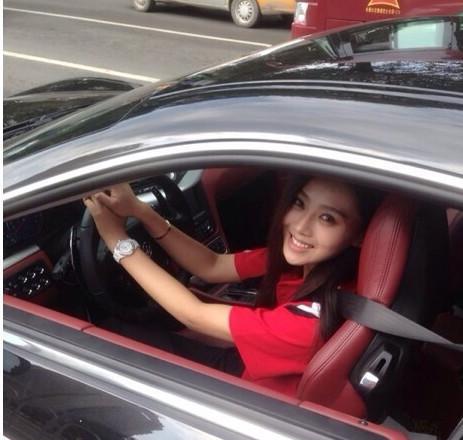 但是就是这么一位完美的女子,有车有自己的事业,在感情上却不是很顺利