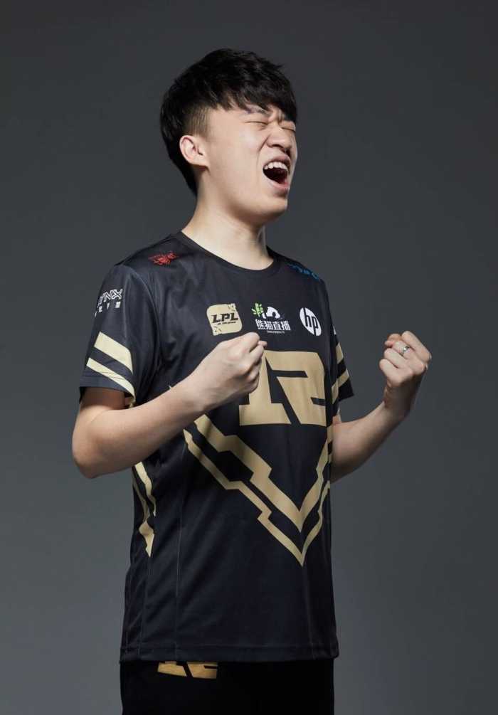 rng晒队员咆哮定妆照,让男最有气势,麻辣香锅有偶像包袱了!