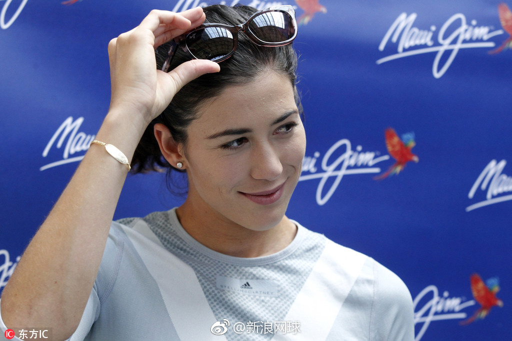 西班牙马德里穆古鲁扎出席眼镜品牌活动笑容甜美