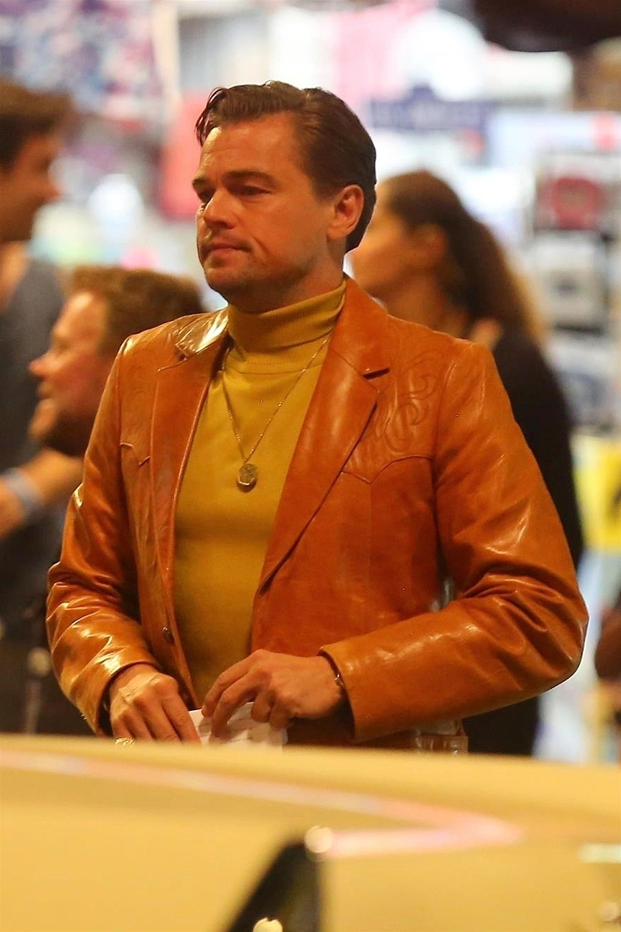 《好莱坞往事》神合体!小李子玩高冷皮特变表情包