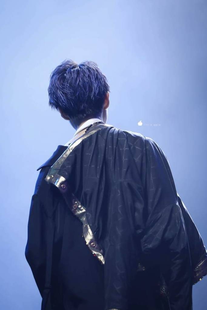 《圆梦新一代》@tfboys-王俊凯 67王俊凯劳动节开工  王俊凯背影