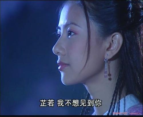 在无名岛上 周芷若为什么不杀了赵敏一了百了 反而是杀了殷离?