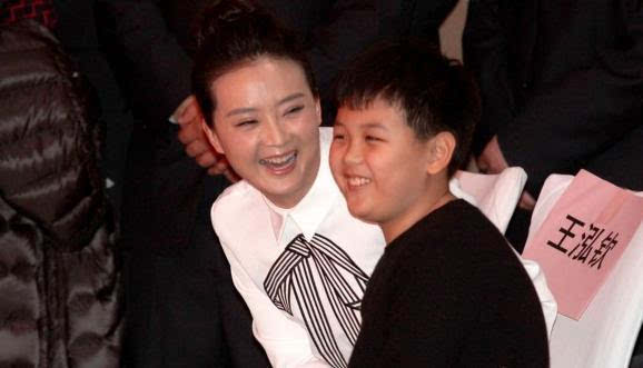 还珠晴格格王艳为70岁老公怀双胞胎生几个婆婆都不喜欢