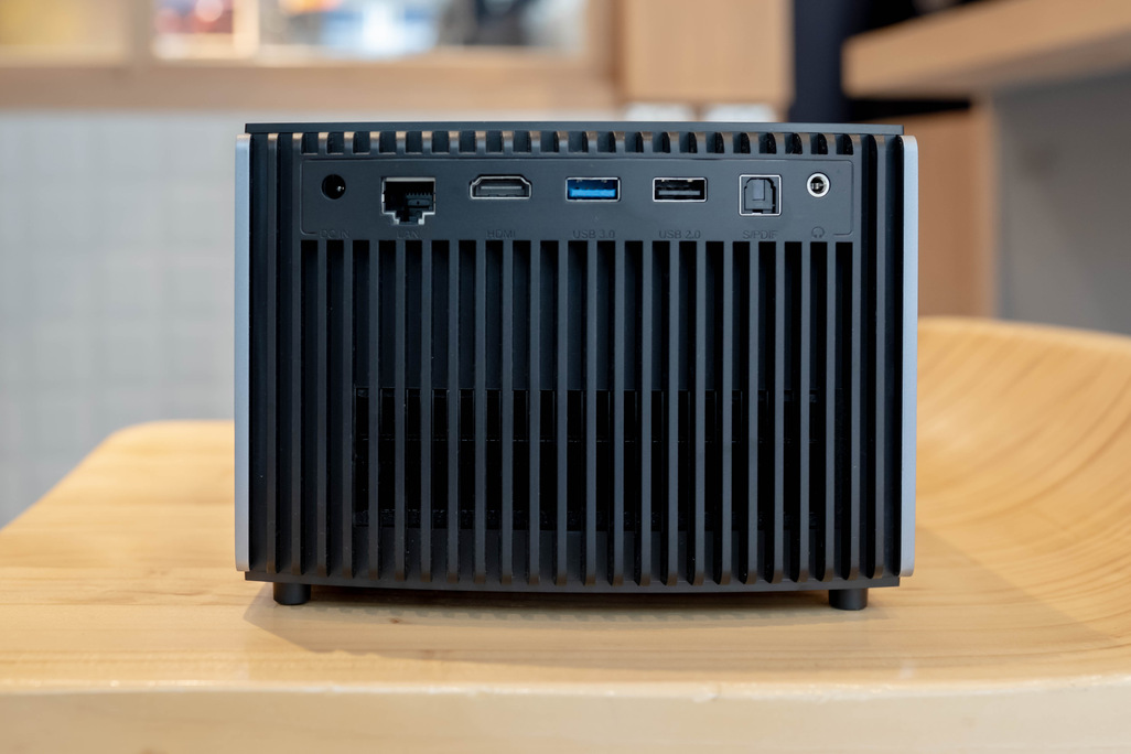 憋了两年的大招极米旗舰新品h2slim投影仪评测