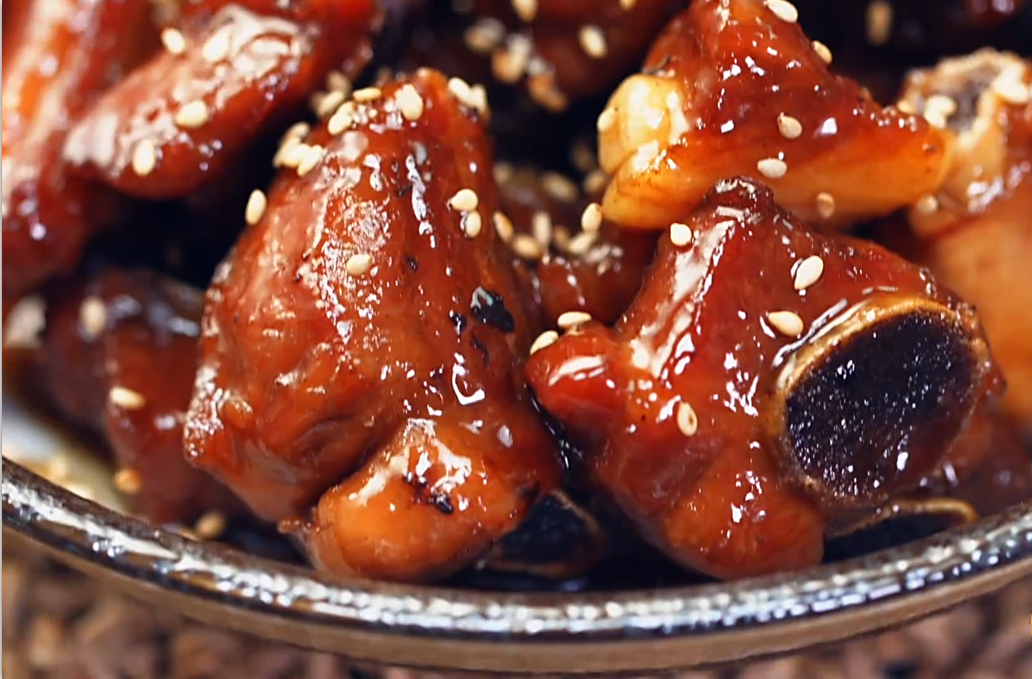 糖醋排骨用冰糖还是白糖?大厨揭秘了做法,好多人都做错了