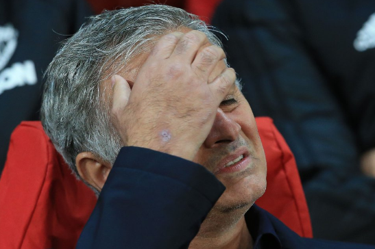 曼联这人在场上出丑,过人把球过丢了,穆里尼奥买错人?