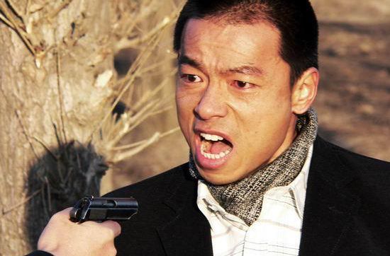 他演了23年硬汉,戏好人不红,曾拍戏被炸伤,制片方只愿赔2万