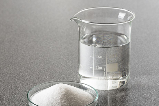 其一,盐水的浓度不要太高,一般以1克粗盐配100毫升水为原则,尝试不可