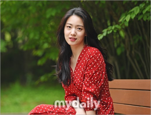 韩国女艺人柳孝荣首尔出席《大君》终映访谈会