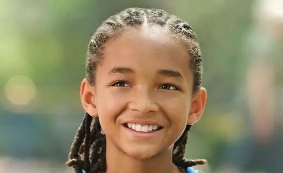 还记得成龙大哥的《功夫梦》里的功夫小子吗?如今20岁的他帅惨了