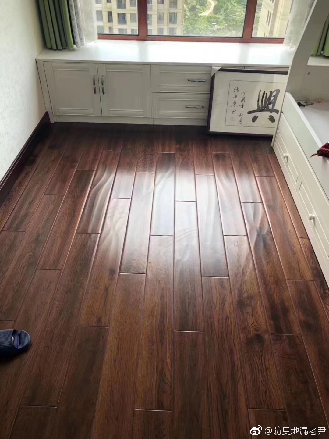 美国山核桃木地板,这颜色有点重,估计老人喜欢