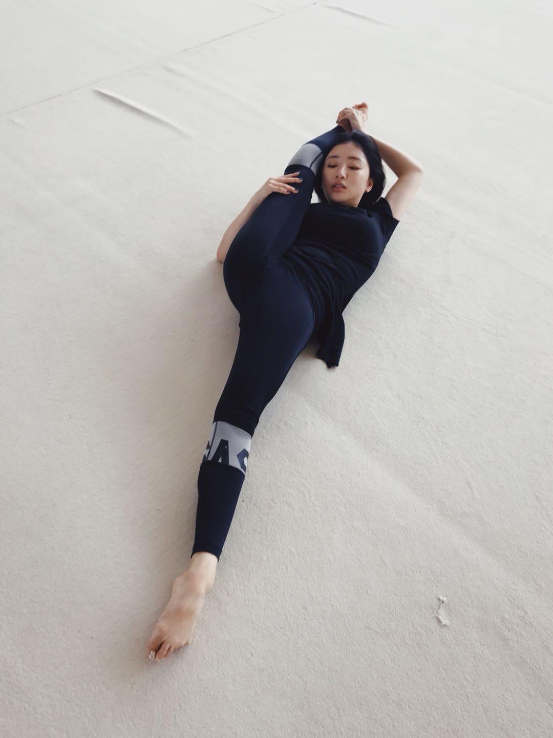 她因傲人身材被称赞为体操女神,嫁给1米58的老公,李宁到场祝贺