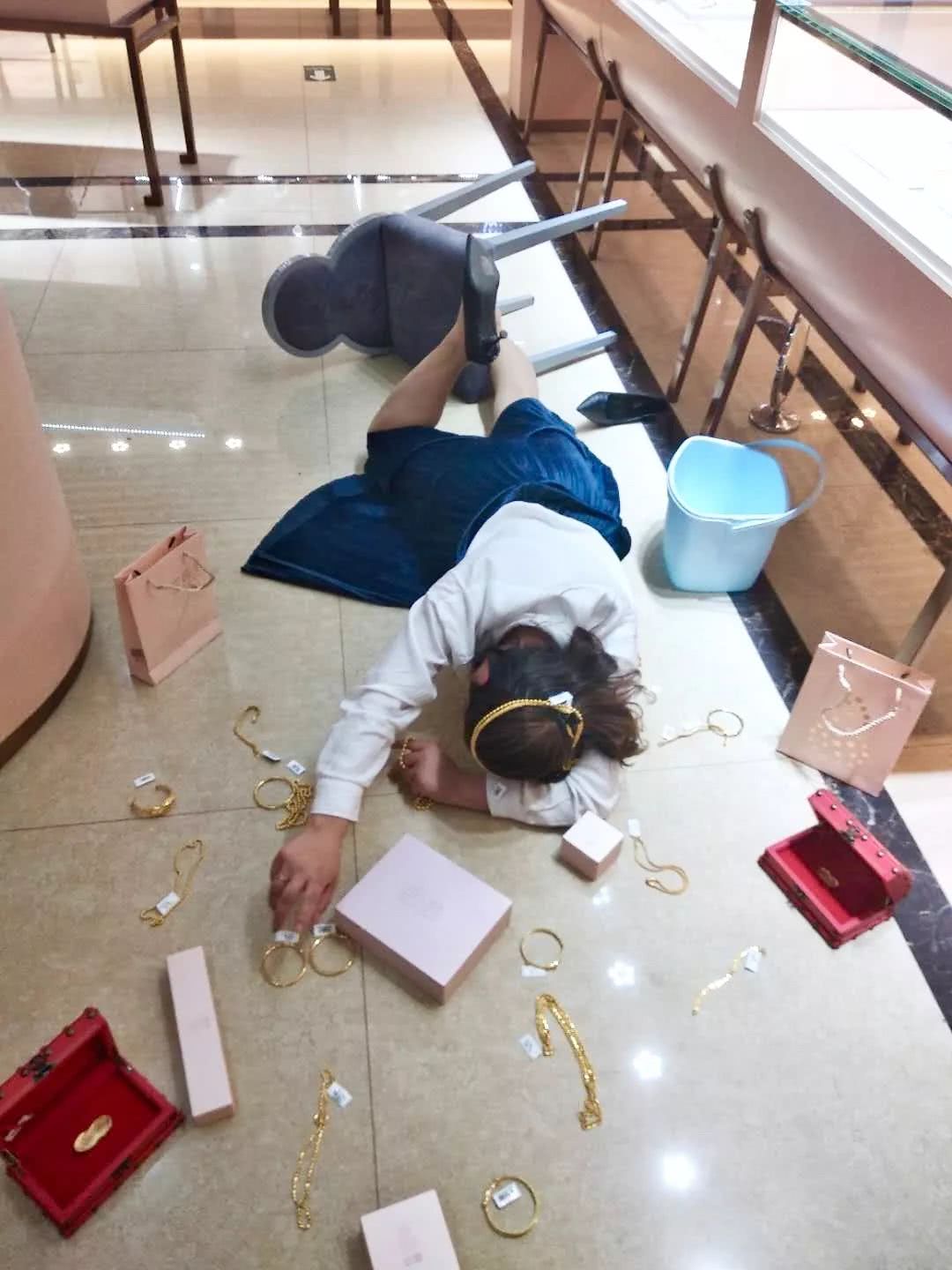 当下最in最流行的炫富摔了解一下