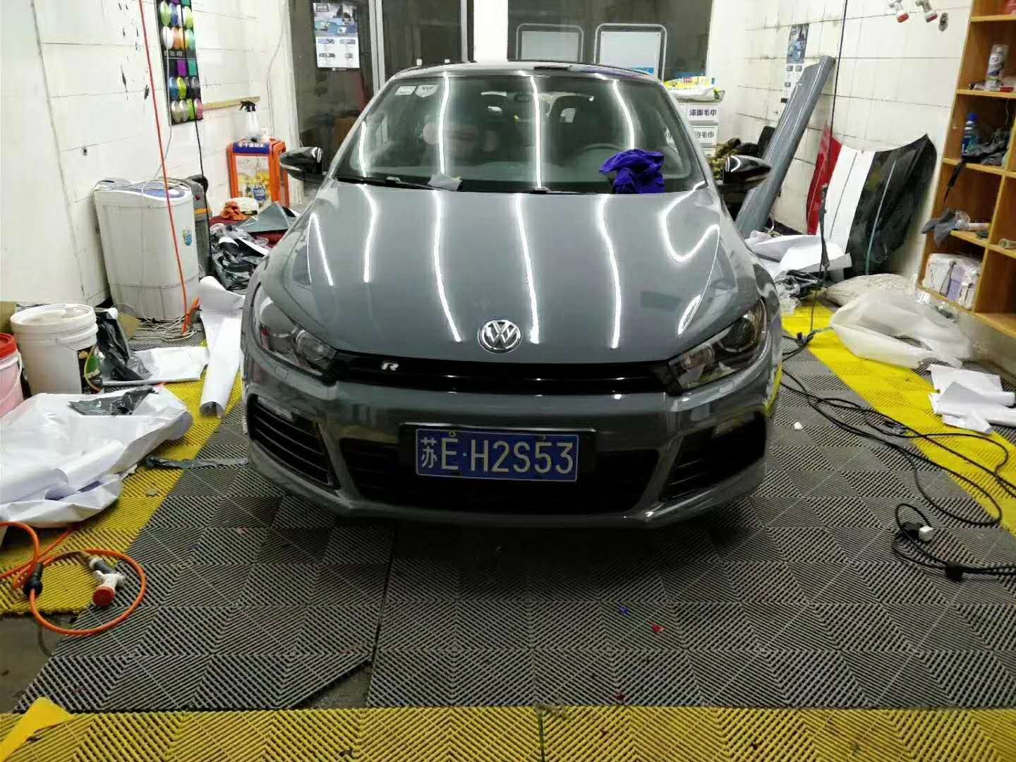 大众尚酷汽车改色膜呗亮水泥灰施工完成