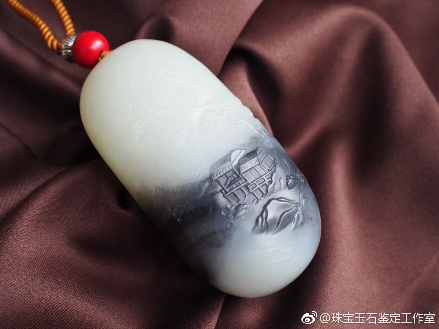 罗甸玉的主要成分以透闪石为主