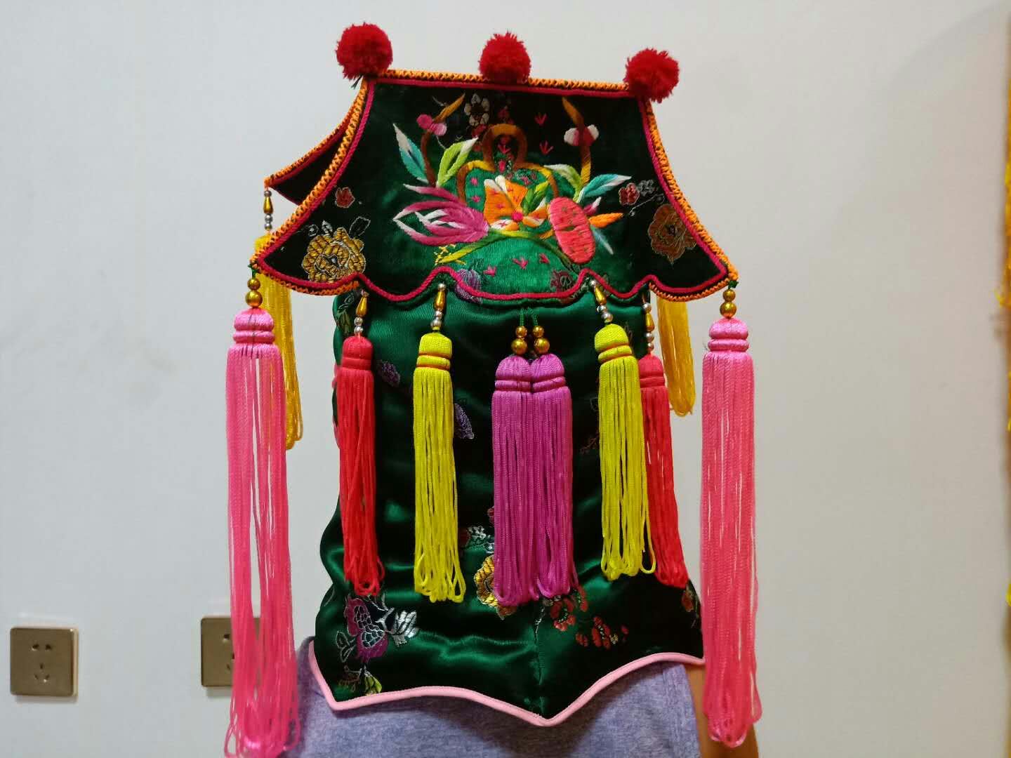 历史悠久的曹章儿童相公帽