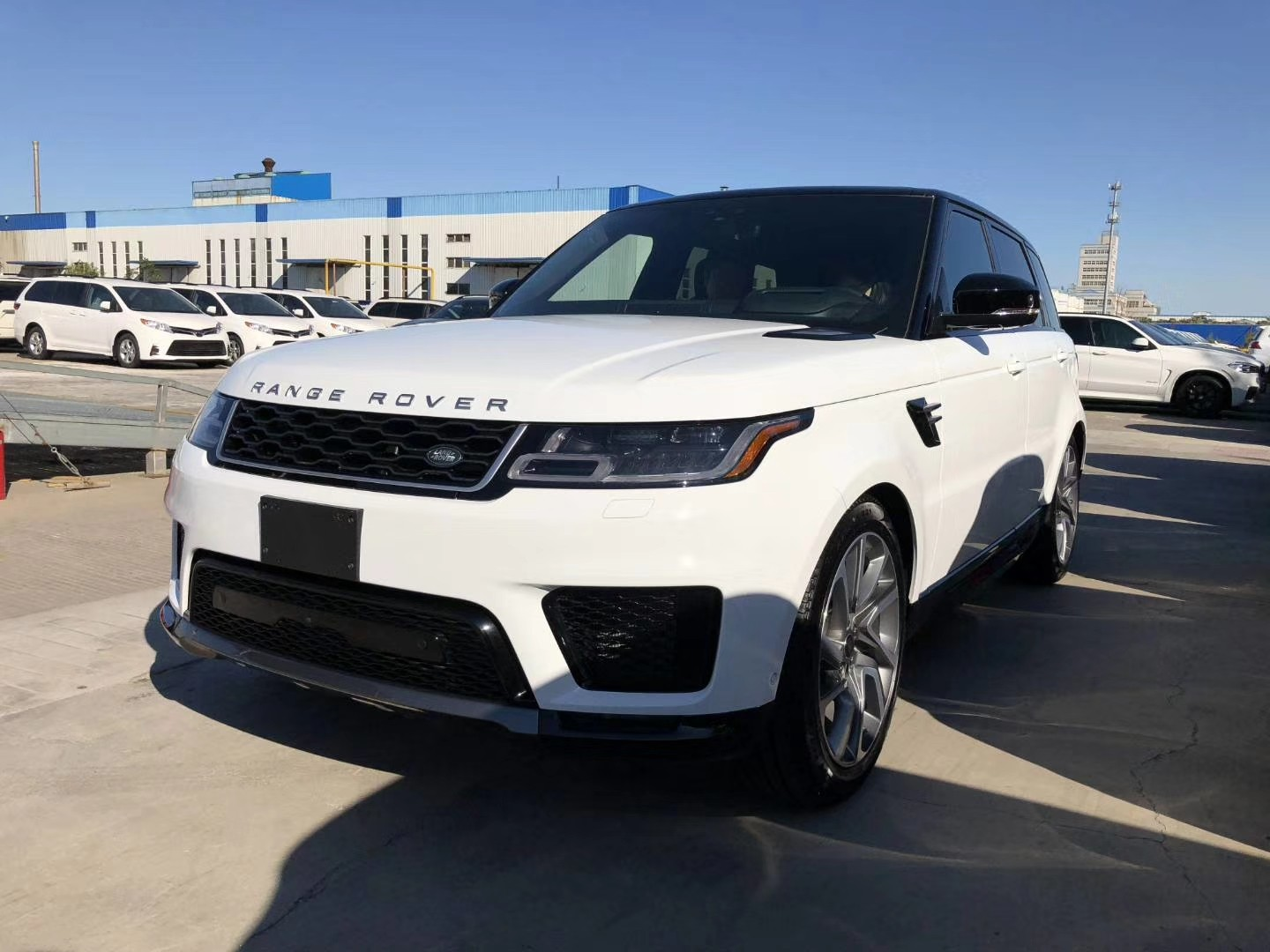 路虎揽胜运动版 白车黑内 全新到港