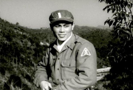 84岁张勇手和86岁王心刚近照不仅长得像还是几十年的哥们