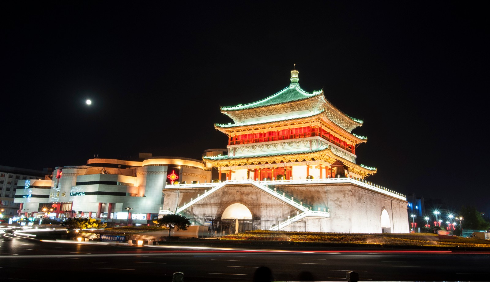 古城西安钟楼夜景美如画