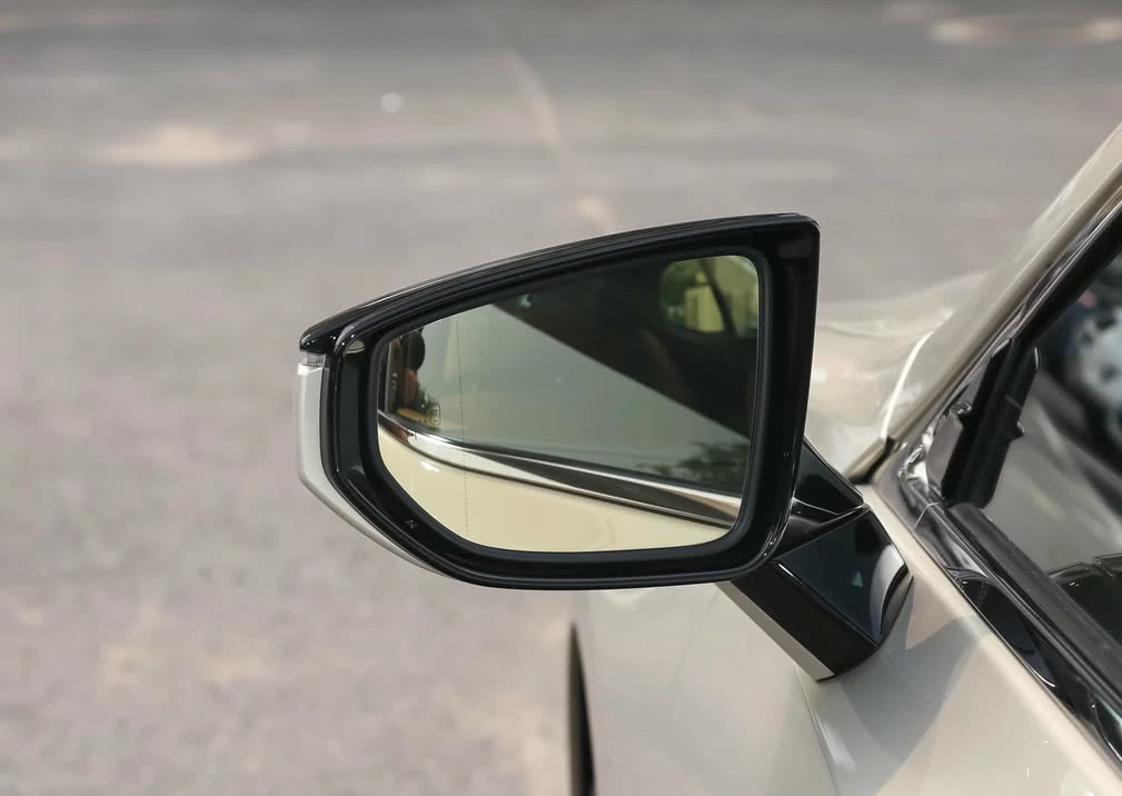 首台无外后视镜的车,进口品质国产的价,月销近万国内已卖疯-新浪汽车