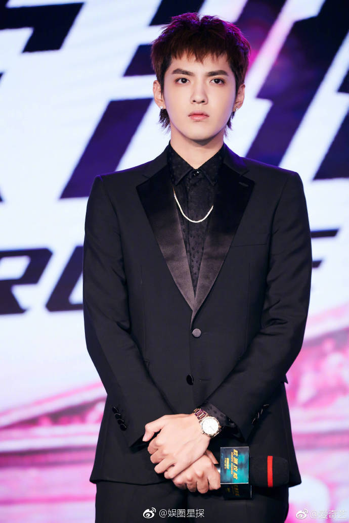 凡凡一身精致有型的黑色装