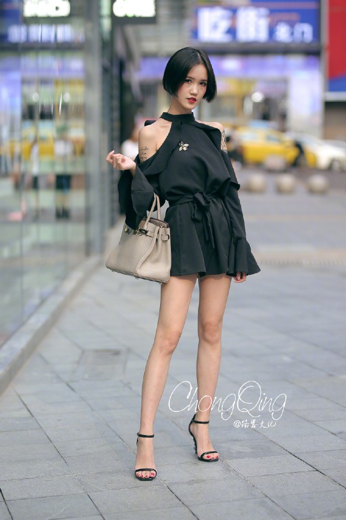 街拍路客镜头下真正养眼的美女小姐姐