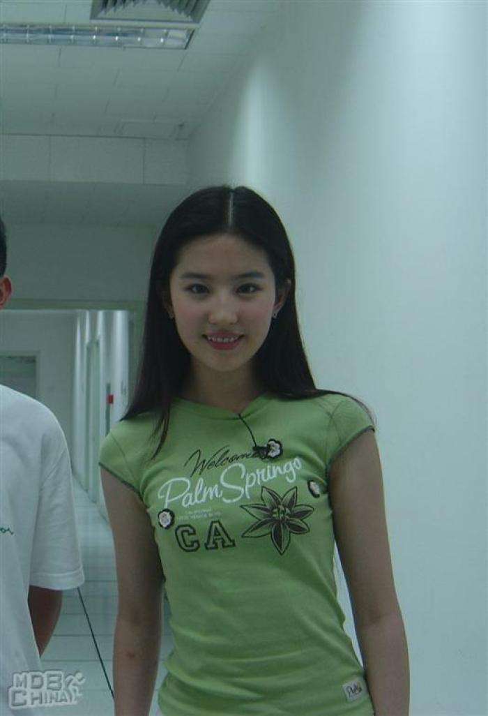 刘亦菲私服丑出新境界,神颜都差点没拯救回来!