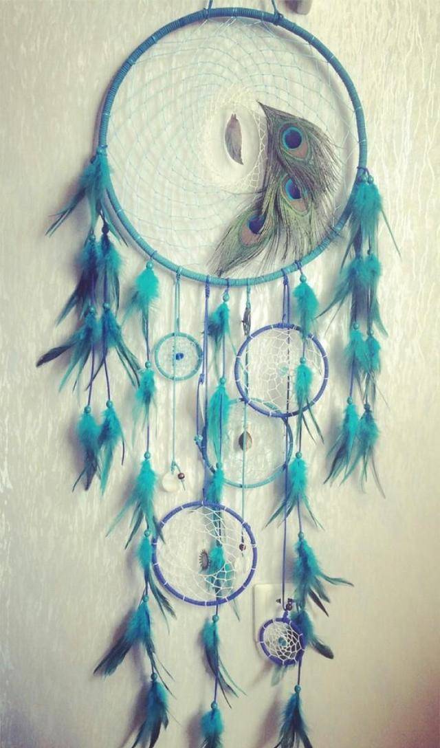 2,水瓶座狮子座的专属捕梦网是纯洁的白色,白色羽毛和蕾丝组合在一起