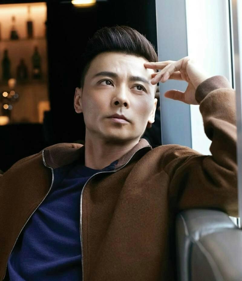 出道20年不红, 娶tvb当红花旦被老婆晒红, 如今43岁被老婆宠上天