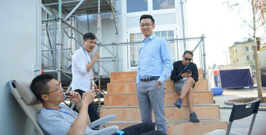 足球女主播杨茗茗,晒出自己在红场的日常工作照片_新浪看点