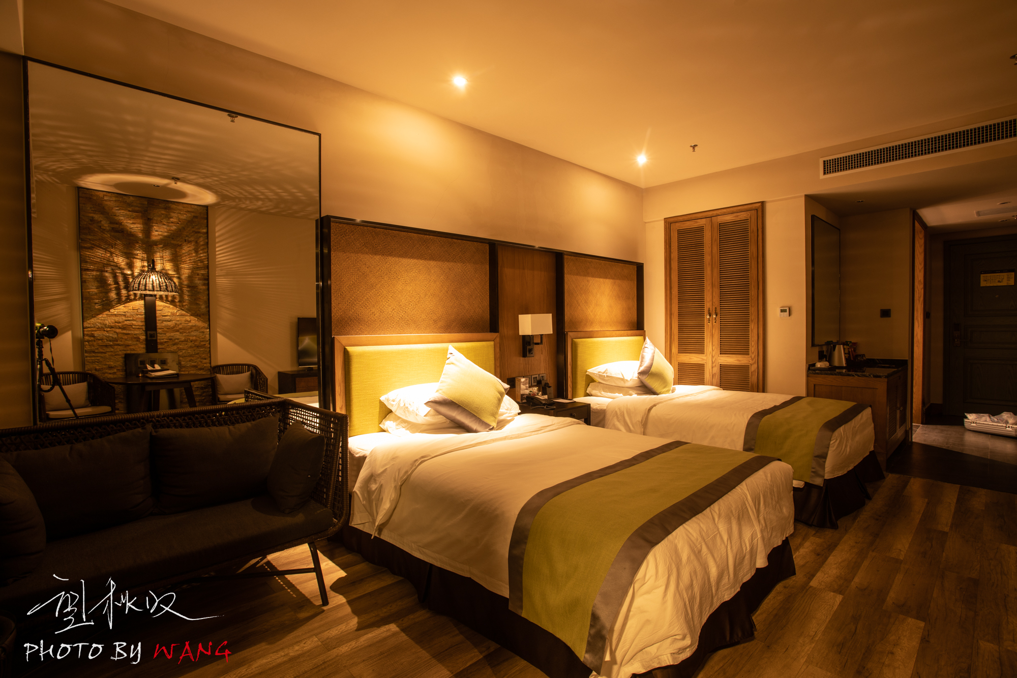 穿着浴袍当大侠中原最高峰玉皇顶上拍日出