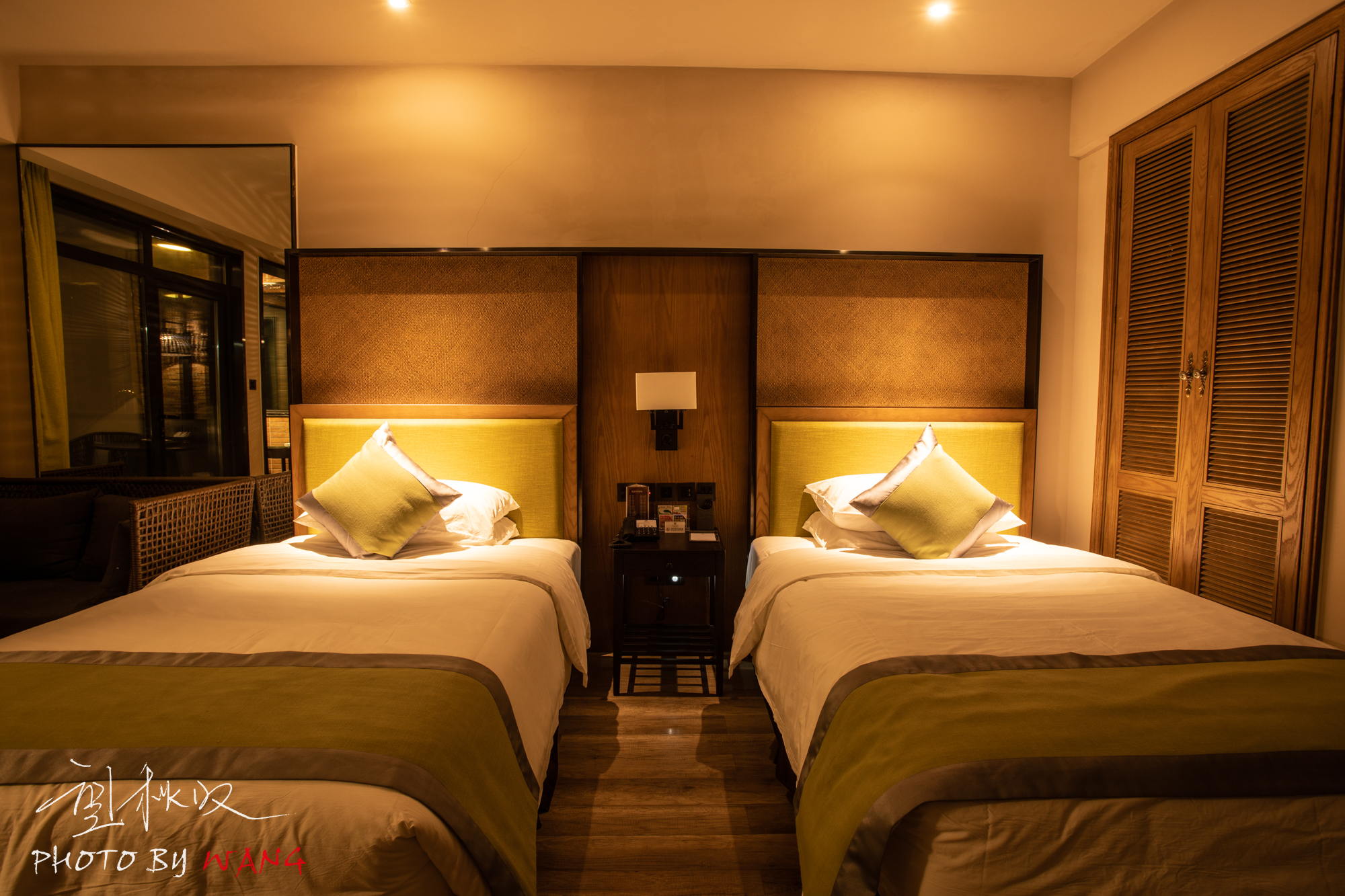 穿着浴袍当大侠中原最高峰玉皇顶上拍日出