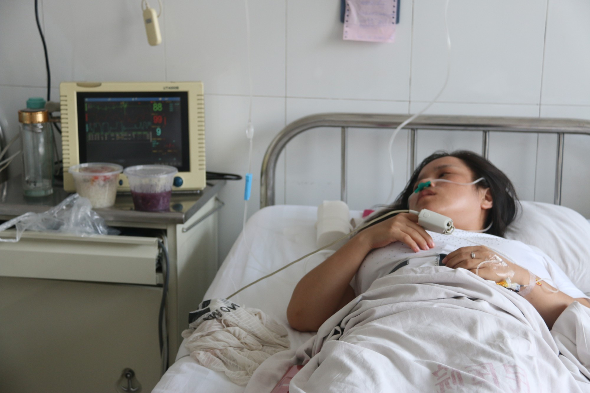 山西榆次经纬二生活区存安全隐患业主被停车杆砸伤住院