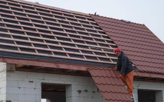 现在农村盖房都不用水泥瓦都开始盛行用这种瓦实用又漂亮