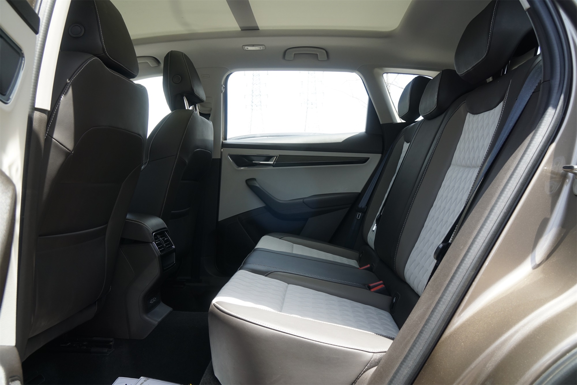 加长50mm,这台15万级全新德系suv,实测空间出乎意料的大!