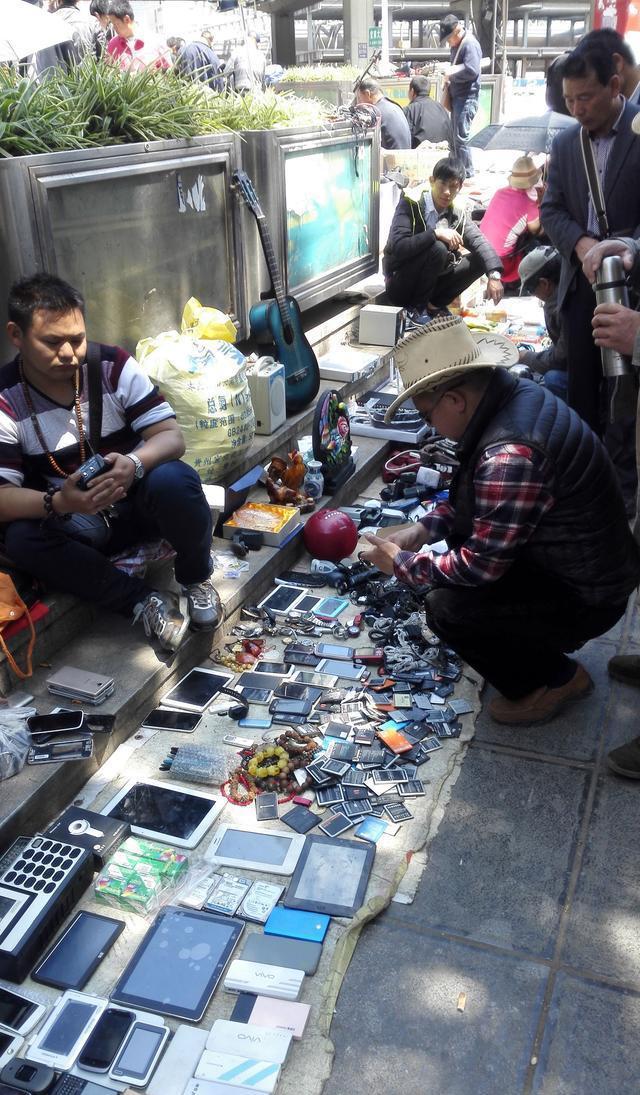 昆明最大地摊市场, 淘宝好去处!