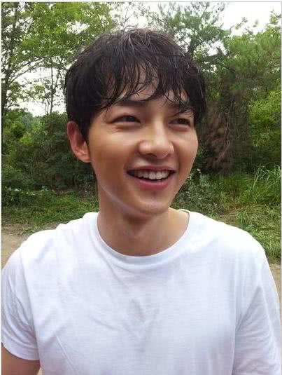 明星一直都很注重光鲜亮丽的外表,对于女星来说有卸妆,但是当男星卸妆