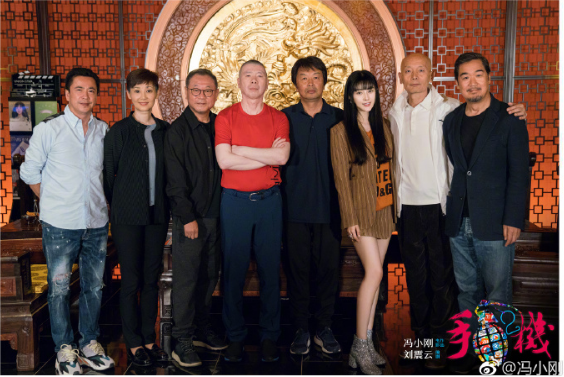 公司股价大跌,范冰冰痛哭道歉,冯小刚为何还不