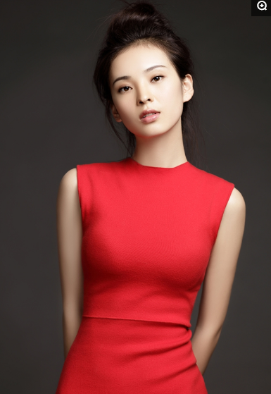 内地女演员潘小样清纯甜美,散发红色热情!__财经头条