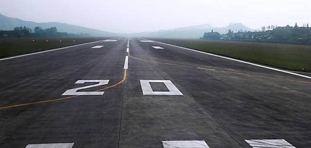 重庆江北机场跑道图片