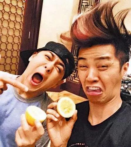 看明星吃柠檬是什么样?陈伟霆可以做成表情包,蔡少芬要被酸哭了