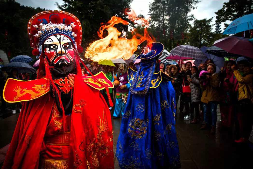 乘免费动车逛丰都庙会