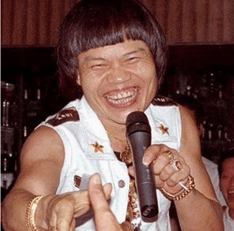 本名八竞生,看到他鬼斧神工的外貌很难不记住他,更被称为香港第一丑星