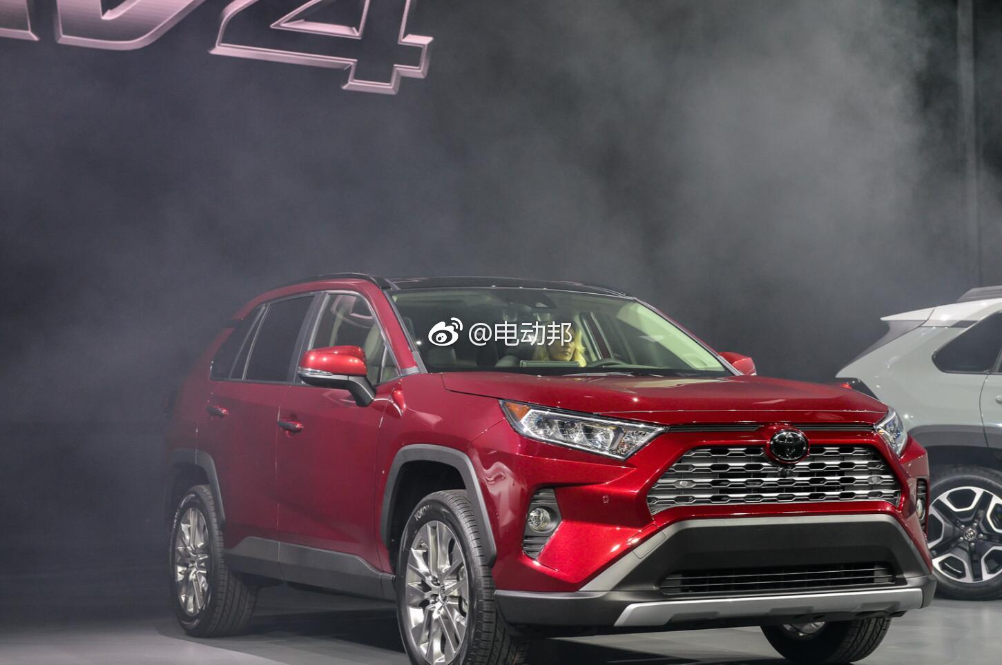 全新2019款丰田rav4亮相纽约车展