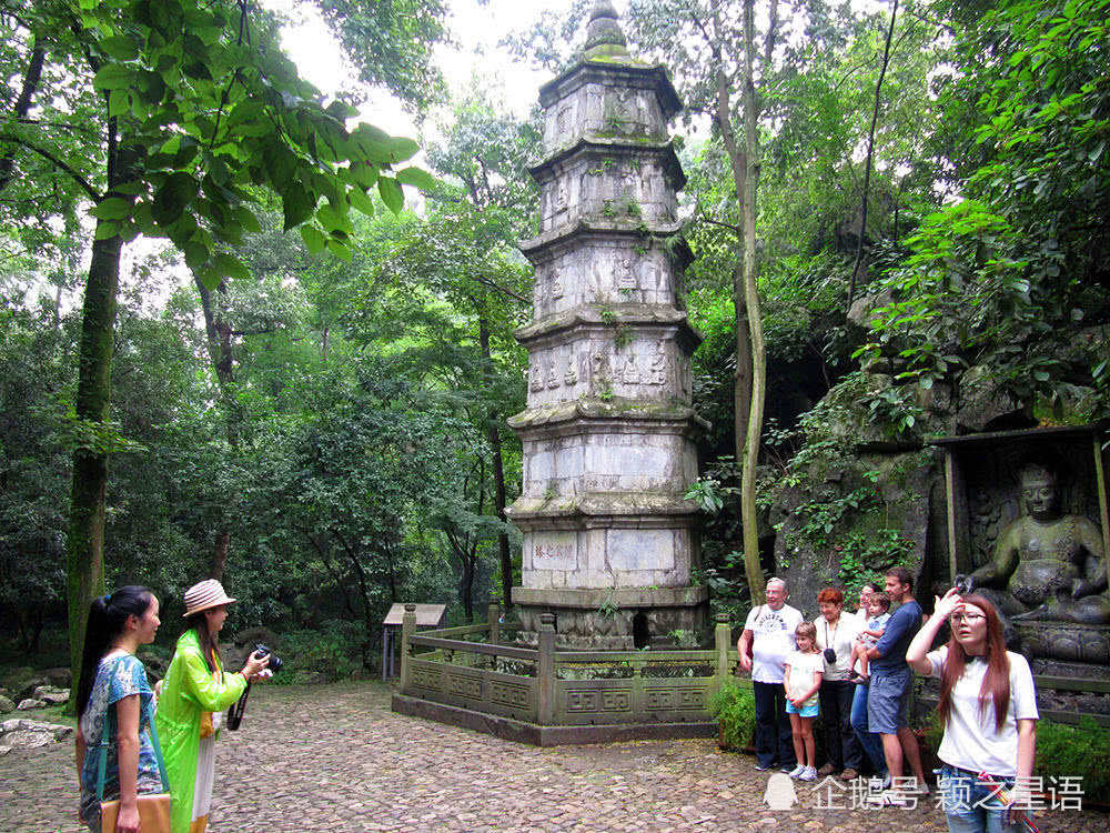 西湖侧,的飞来峰下灵隐寺!